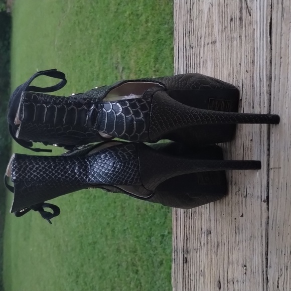 Kalinai Scene By Shoedazzle Stiletto Booties - Picture 6 of 9